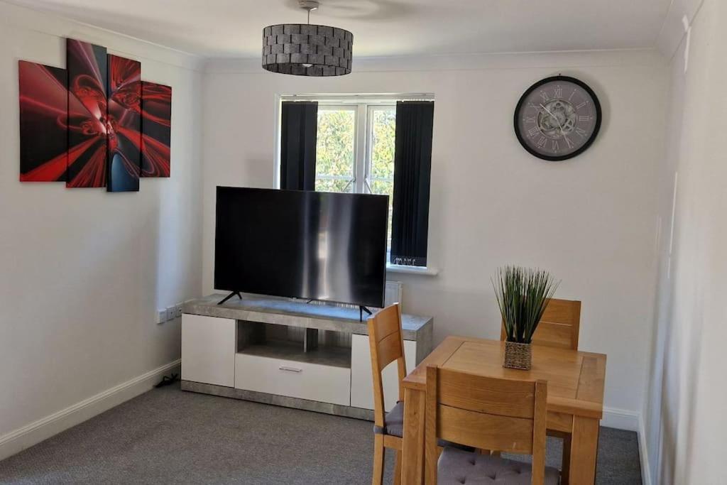 Greenhithe Cosy Apartment, Netflix And Sport Channels Buitenkant foto